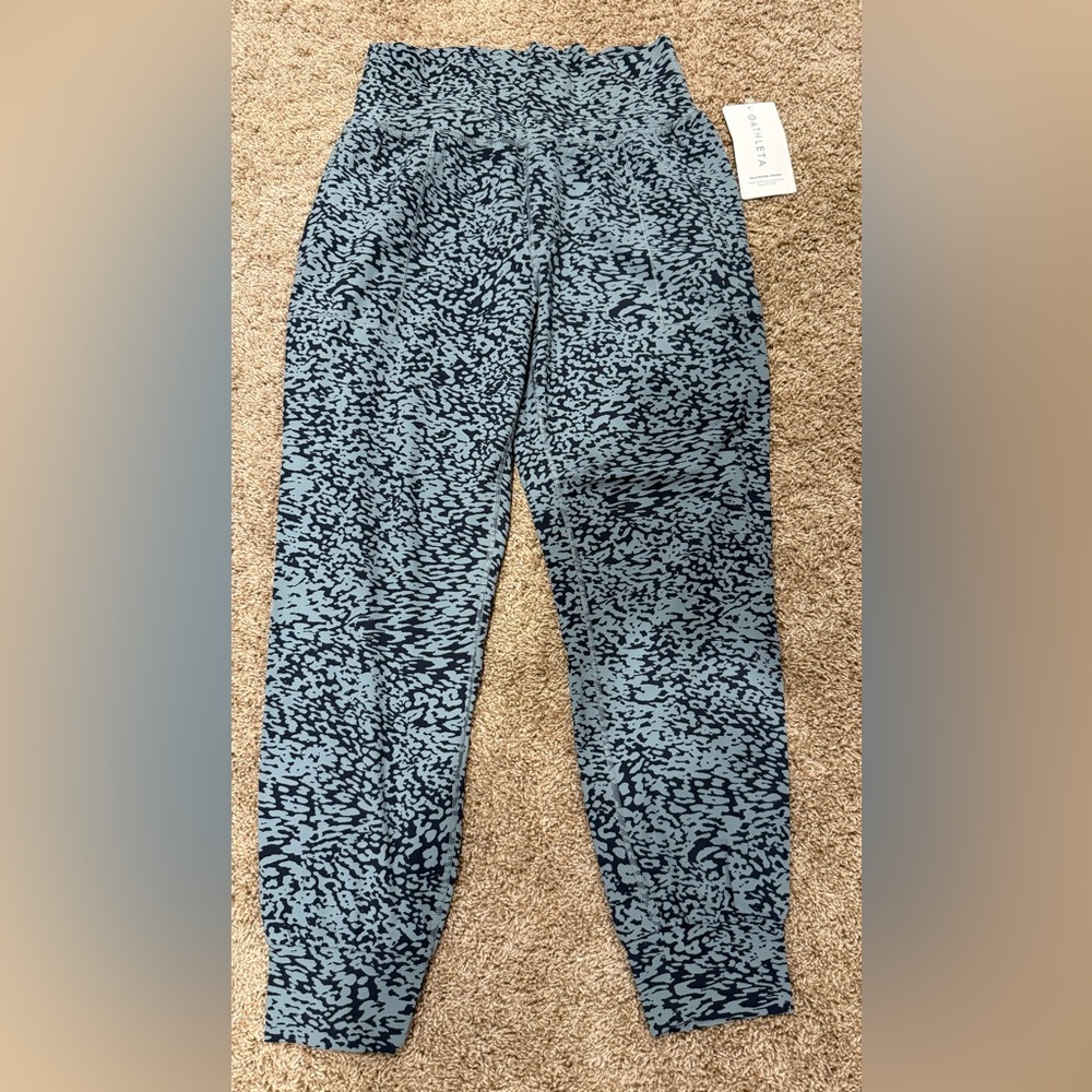 NWT Athleta Blue Animal Print High-Waist salutation joggers 💙